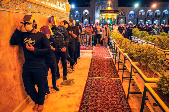مراسم احیاء شب 21 ماه مبارک رمضان در حرم مطهر رضوی