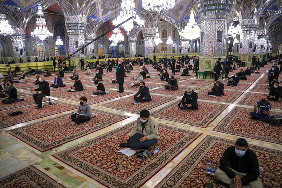 مراسم احیاء شب 21 ماه مبارک رمضان در حرم مطهر رضوی