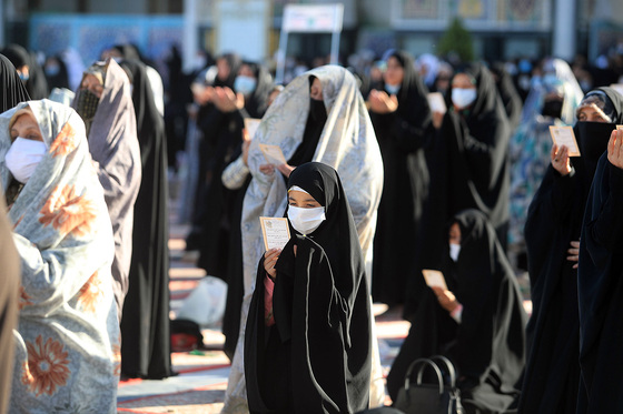 اقامه نماز عید سعید فطر در حرم مطهر رضوی