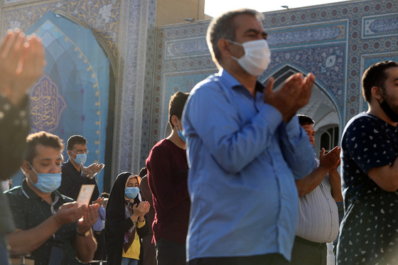 اقامه نماز عید سعید فطر در حرم مطهر رضوی