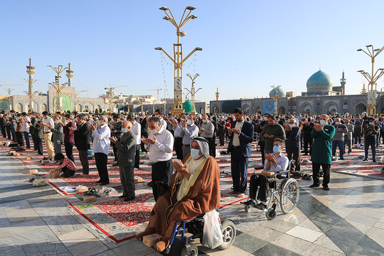 اقامه نماز عید سعید فطر در حرم مطهر رضوی