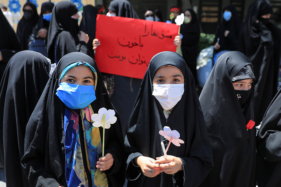 ابراز همدردی جمعی از مهاجرین مقیم مشهد با مادران شهدای کابل و فلسطین‎