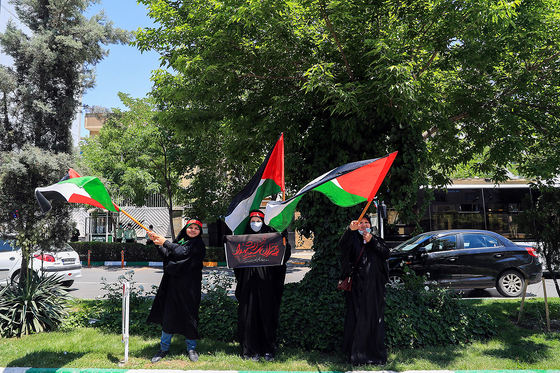 ابراز همدردی جمعی از مهاجرین مقیم مشهد با مادران شهدای کابل و فلسطین‎