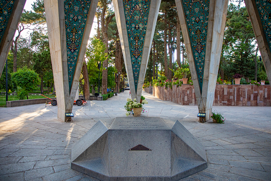 آرامگاه حکیم عمر خیام