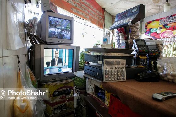 تماشای اولین مناظره انتخاباتی نامزد های ریاست جمهوری