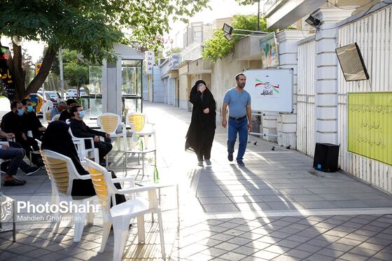 تماشای اولین مناظره انتخاباتی نامزد های ریاست جمهوری