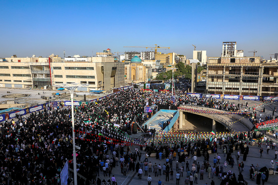 جشن پیروزی و شکرانه حضور ملت بزرگ و سرفراز ایران