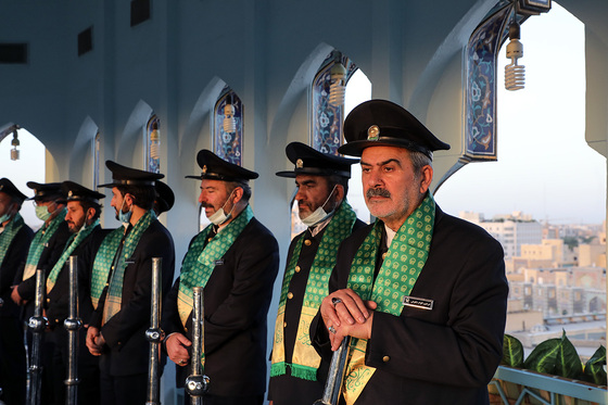 آیین نقاره نوازی حرم مطهر رضوی در آستانه میلاد امام رضا(ع)