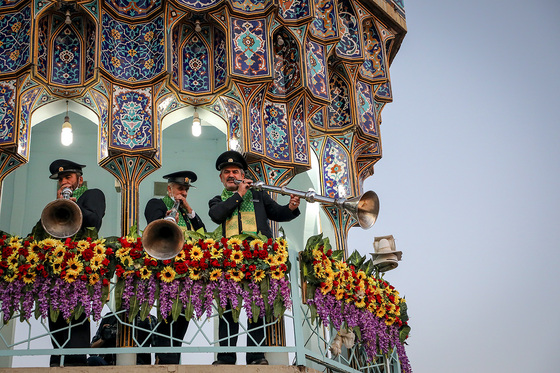 آیین نقاره نوازی حرم مطهر رضوی در آستانه میلاد امام رضا(ع)