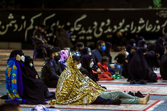 عزاداری شب تاسوعا در کوه پارک مشهد