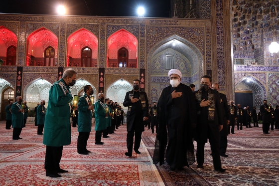 آیین خطبه خوانی شب عاشورا در حرم مطهر رضوی
