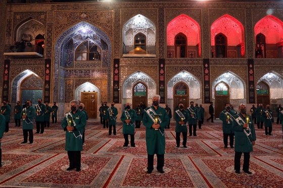 آیین خطبه خوانی شب عاشورا در حرم مطهر رضوی