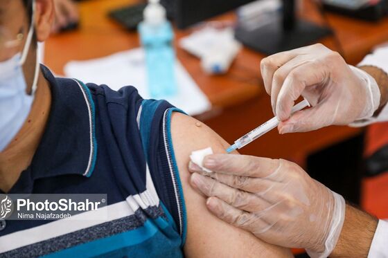واکسیناسیون نیروهای خدمات‌شهری در مشهد