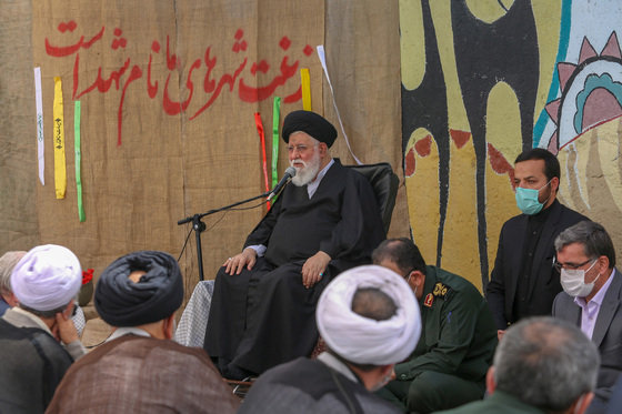 اقامه اولین نماز سال تحصیلی جدید توسط آیت‌الله علم‌الهدی