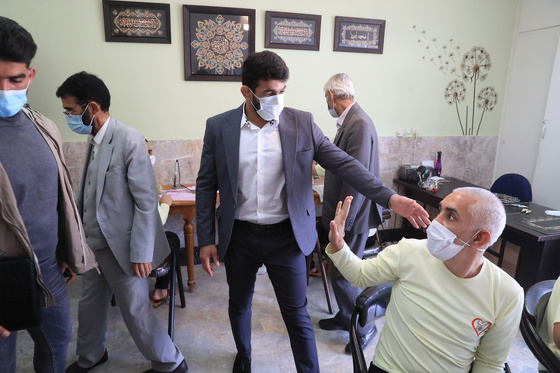 بازدید حسن یزدانی از موسسه نگهداری کودکان بی سرپرست شهید بهشتی مشهد