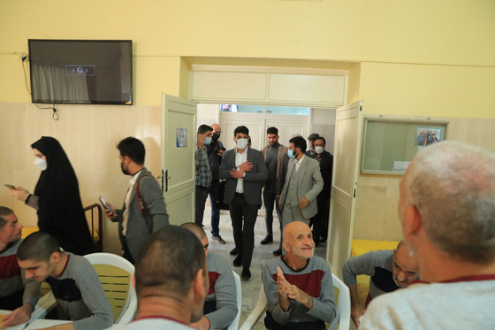 بازدید حسن یزدانی از موسسه نگهداری کودکان بی سرپرست شهید بهشتی مشهد