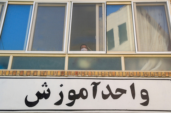 بازدید جواد فروغی قهرمان المپیک از آسایشگاه شهید بهشتی مشهد‎‎