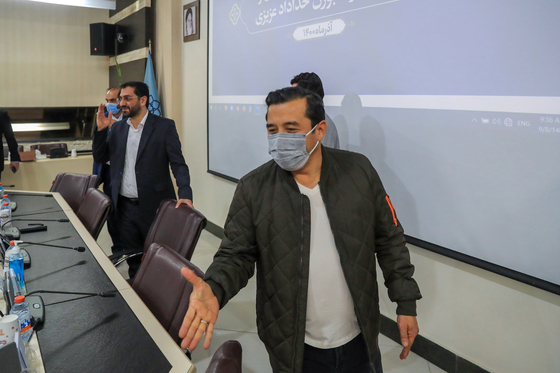 تجلیل از خداداد  عزیزی ورزشکار مشهدی 