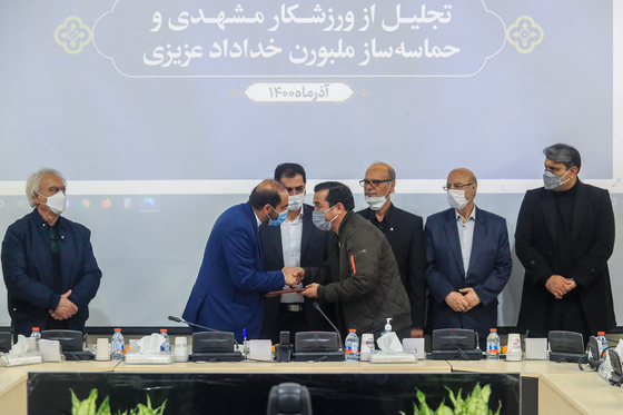 تجلیل از خداداد  عزیزی ورزشکار مشهدی 