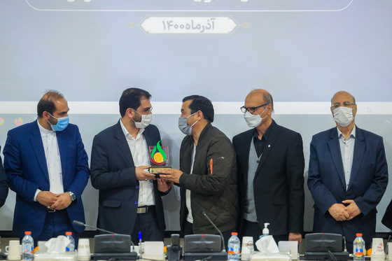 تجلیل از خداداد  عزیزی ورزشکار مشهدی 
