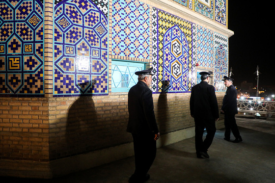 آیین سنتی نقاره نوازی سحرگاهی در حرم مطهر رضوی