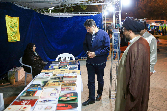 بازدید مدیر کل ارشاد از نمایشگاه قرآن در بوستان های شهر