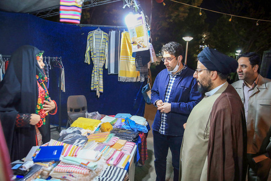 بازدید مدیر کل ارشاد از نمایشگاه قرآن در بوستان های شهر