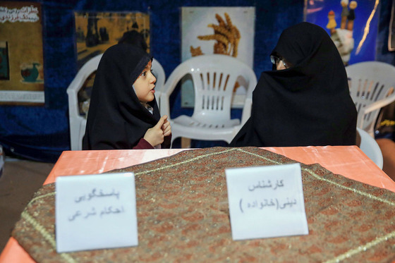 بازدید مدیر کل ارشاد از نمایشگاه قرآن در بوستان های شهر