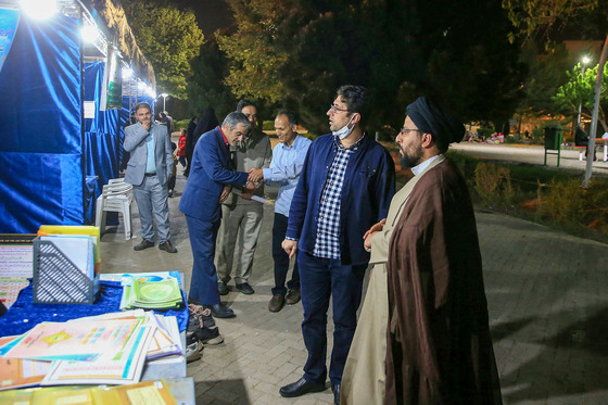 بازدید مدیر کل ارشاد از نمایشگاه قرآن در بوستان های شهر