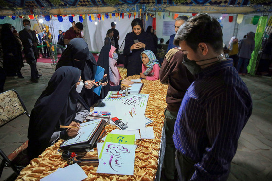 بازدید مدیر کل ارشاد از نمایشگاه قرآن در بوستان های شهر