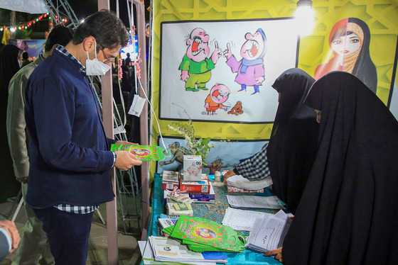 بازدید مدیر کل ارشاد از نمایشگاه قرآن در بوستان های شهر