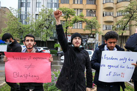 تجمع دانشجویان مشهدی در محکومیت اهانت به قرآن در سوئد‎‎