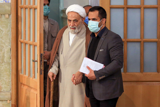 جلسه «درس‌هایی از قرآن» با حضور حجت‌الاسلام قرائتی در حرم مطهر رضوی