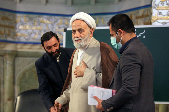 جلسه «درس‌هایی از قرآن» با حضور حجت‌الاسلام قرائتی در حرم مطهر رضوی