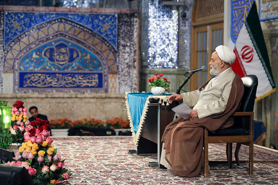 جلسه «درس‌هایی از قرآن» با حضور حجت‌الاسلام قرائتی در حرم مطهر رضوی