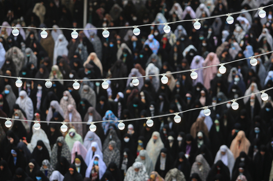 اقامه نماز عید فطر در حرم مطهر رضوی‎