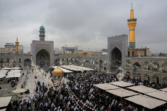 اقامه نماز عید فطر در حرم مطهر رضوی‎