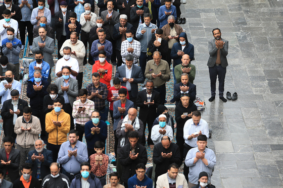 اقامه نماز عید فطر در حرم مطهر رضوی‎