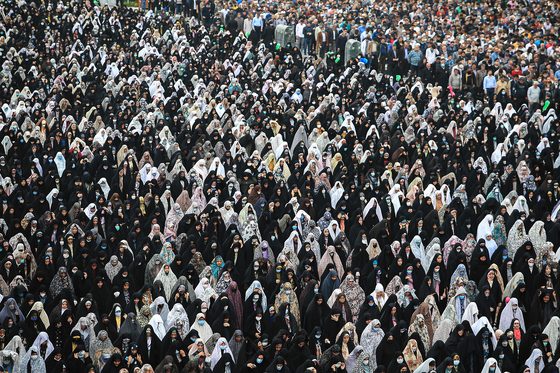 اقامه نماز عید فطر در حرم مطهر رضوی‎