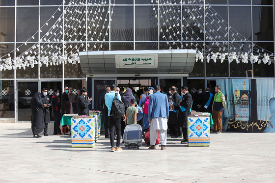 استقبال از زائران امام رضا(ع)