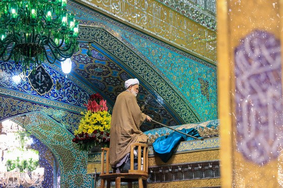 گل آرایی ویژه ولادت حضرت امام رضا (علیه السلام) در روضه منوره رضوی