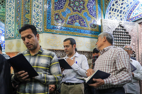 گل آرایی ویژه ولادت حضرت امام رضا (علیه السلام) در روضه منوره رضوی
