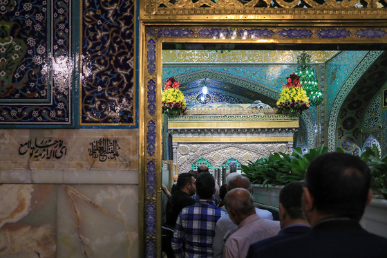 گل آرایی ویژه ولادت حضرت امام رضا (علیه السلام) در روضه منوره رضوی