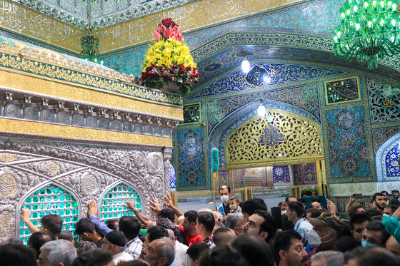 گل آرایی ویژه ولادت حضرت امام رضا (علیه السلام) در روضه منوره رضوی