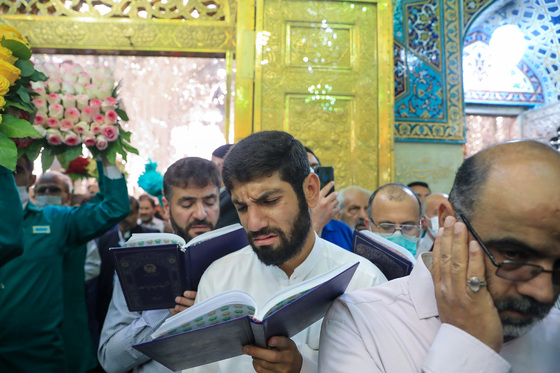 گل آرایی ویژه ولادت حضرت امام رضا (علیه السلام) در روضه منوره رضوی