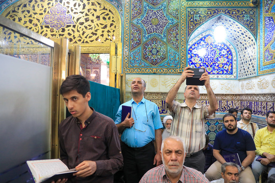 گل آرایی ویژه ولادت حضرت امام رضا (علیه السلام) در روضه منوره رضوی