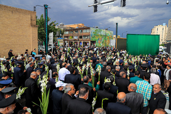 گلباران حرم مطهر رضوی در شب میلاد امام رضا(ع)