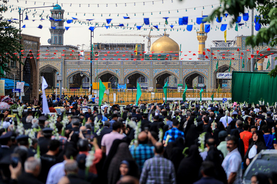 گلباران حرم مطهر رضوی در شب میلاد امام رضا(ع)