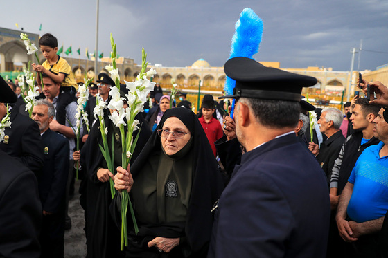 گلباران حرم مطهر رضوی در شب میلاد امام رضا(ع)