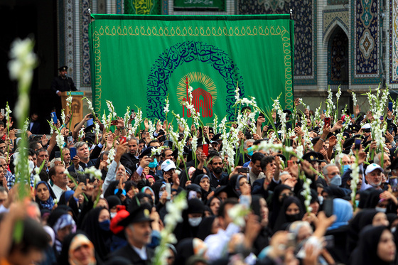 گلباران حرم مطهر رضوی در شب میلاد امام رضا(ع)